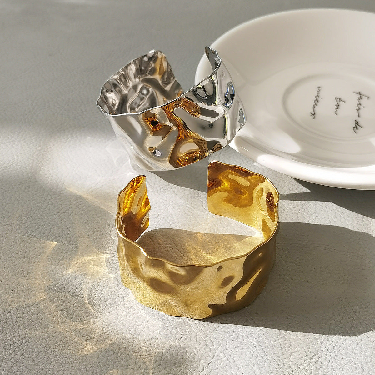 Pulsera de anillo geométrica cóncava y convexa ancha de acero inoxidable chapado en oro de 18 quilates estilo dulce y vintage para mujer