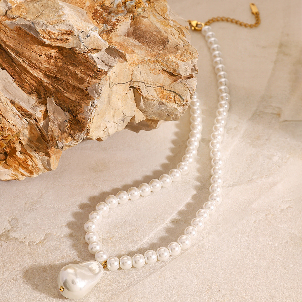 Collana da donna vintage minimalista girocollo in acciaio inossidabile con strass intarsiati e catena di perle