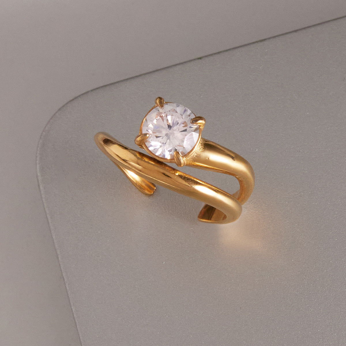 Anillo geométrico de acero inoxidable con detalles de circonita y perlas chapado para mujer, accesorio de moda de lujo