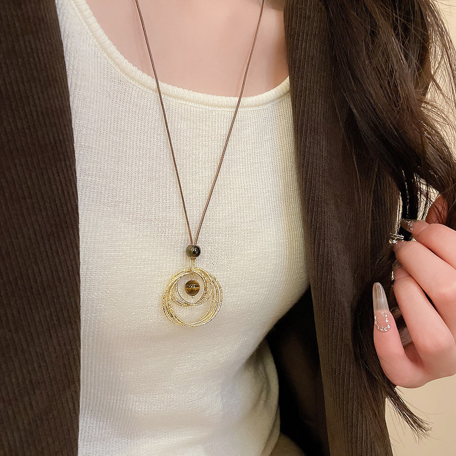 Collana con ciondolo geometrico minimalista in rame placcato da donna, catena maglione di lusso leggera
