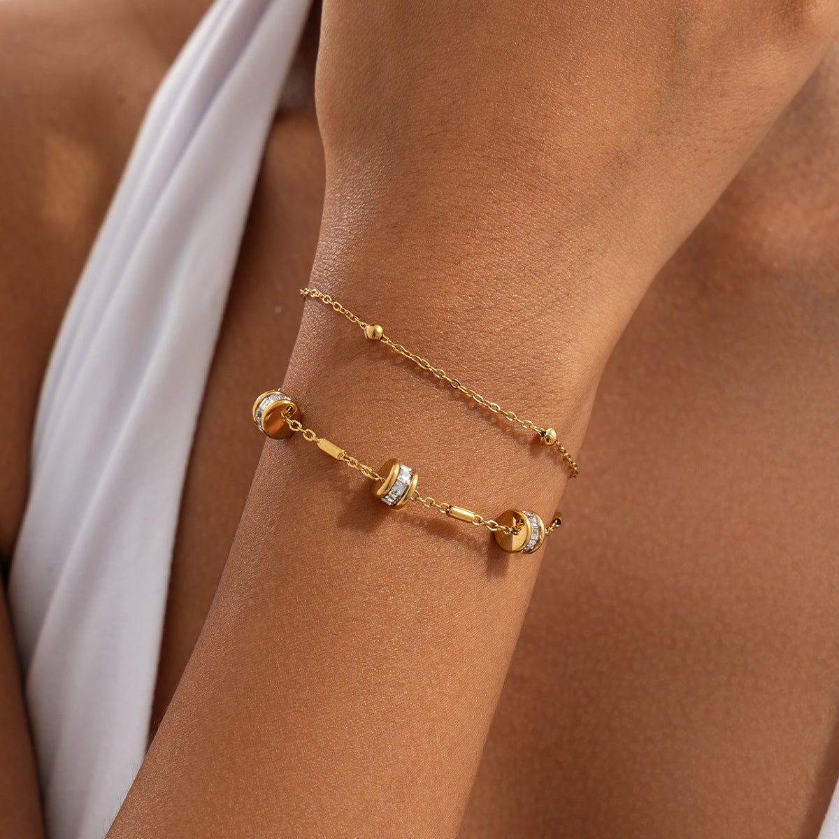Luxury Elegant 18K Gold Plated Stainless Steel Geometric Round Rhinestone Bracelet for Women