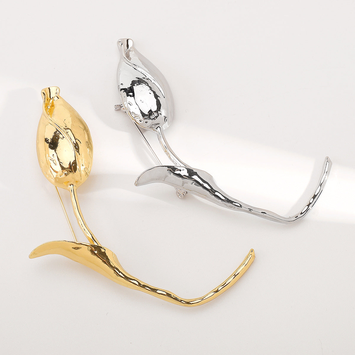 Fashionable Tulip Bud Brooch for Women in Zinc Alloy with Plated Finish, Elegant Floral Design for Office and Casual Wear