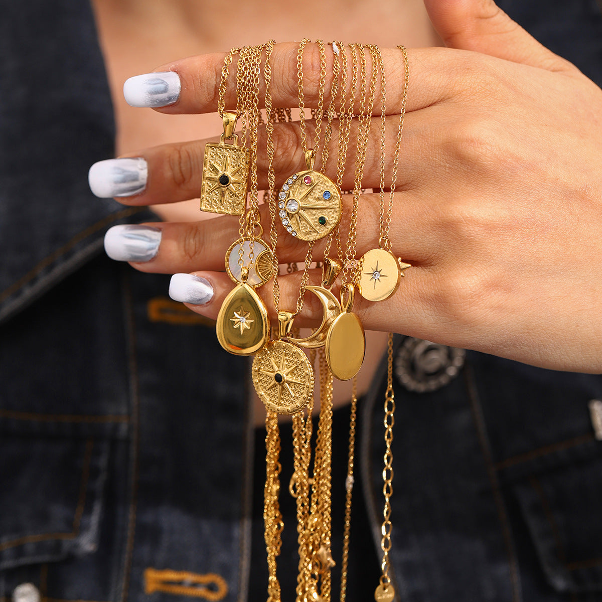 Collana Minimalista con Stella a Otto Punte in Acciaio Inossidabile con Intarsio di Zirconi, Ciondolo in Acciaio al Titanio per Donna