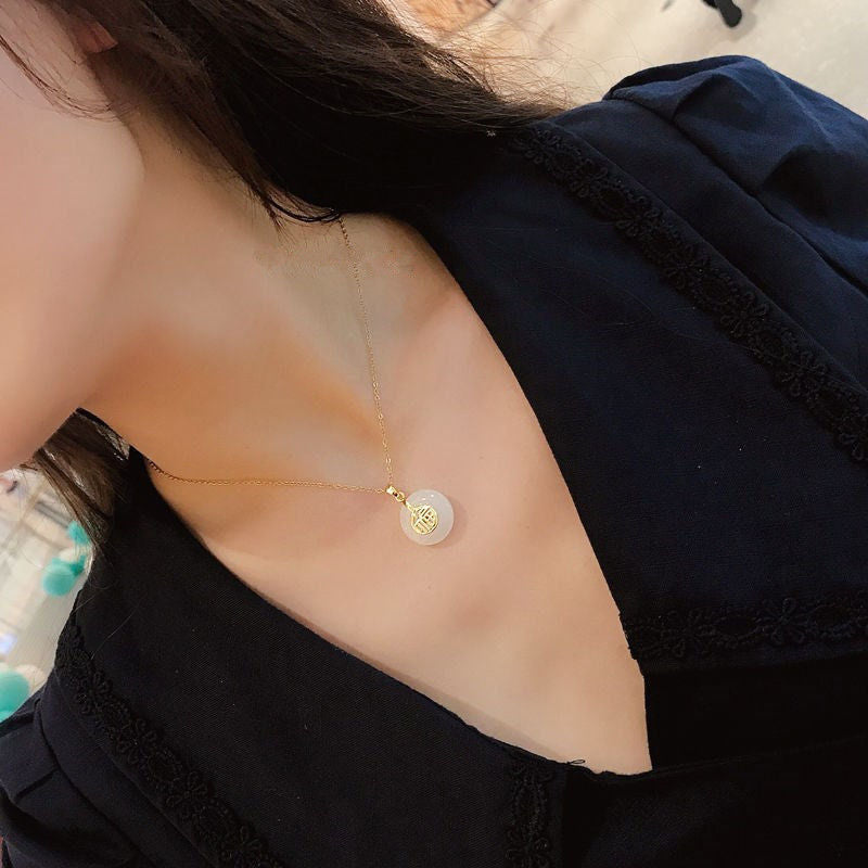 Collana pendente con carattere Fu, minimalista Feng Shui, in acciaio al titanio con intarsio in rame placcato oro su catena a O, da donna