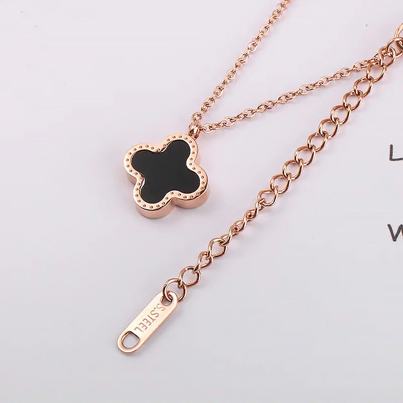 Collana da donna a ciondolo minimalista a quadrifoglio in acciaio al titanio con catena a croce