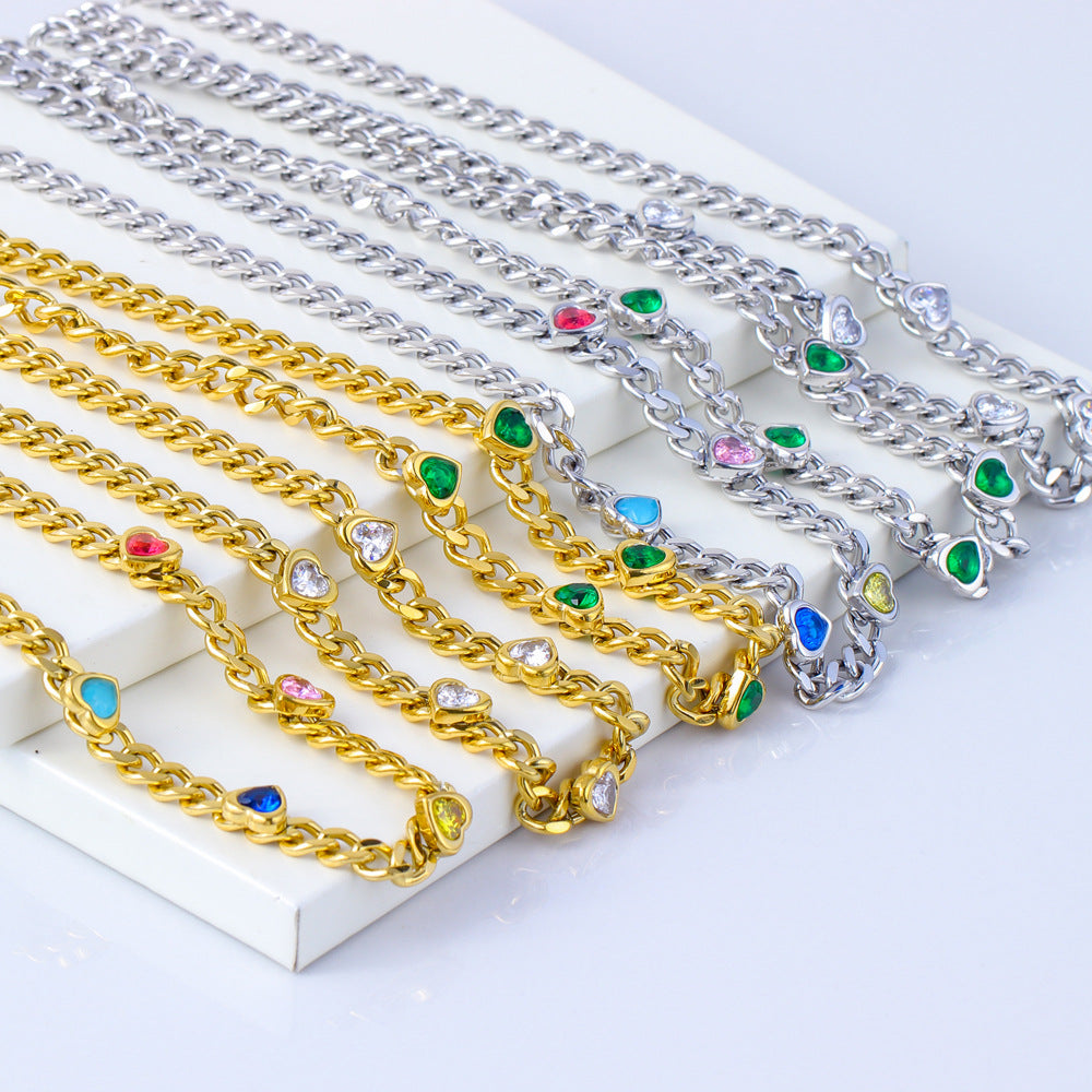 Collana Minimalista a Cuore in Acciaio al Titanio da Donna con Placcatura in Oro 18K e Intarsio di Zirconi Colorati