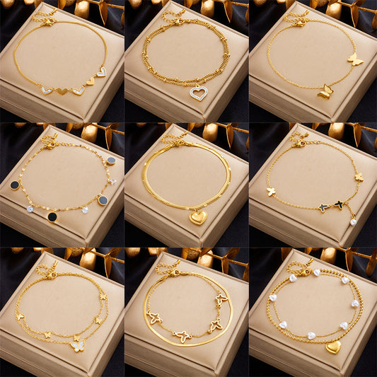 Tobillera minimalista de perlas de corazón y mariposa en acero inoxidable con diseño elegante
