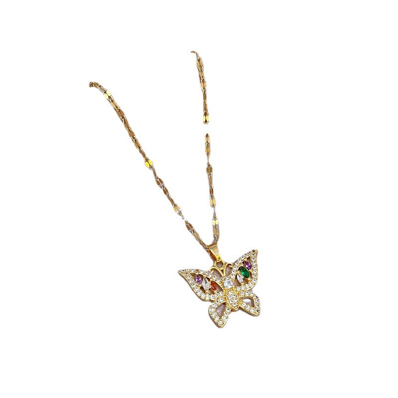 Collana con Ciondolo a Farfalla di Lusso in Acciaio al Titanio con Zirconi Micro-Incastonati, Placcato Oro, Catena Regolabile, Gioiello Elegante Unisex