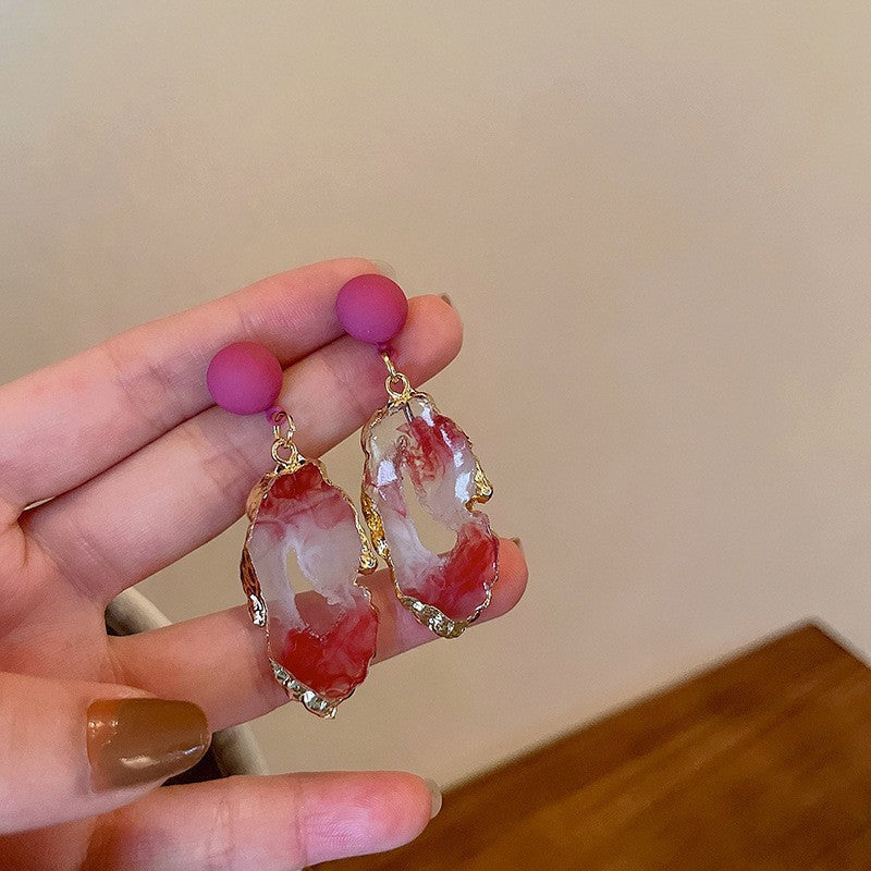 Pendientes asimétricos vintage con cabeza de león de metal con postes de acero bañados en plata para mujer
