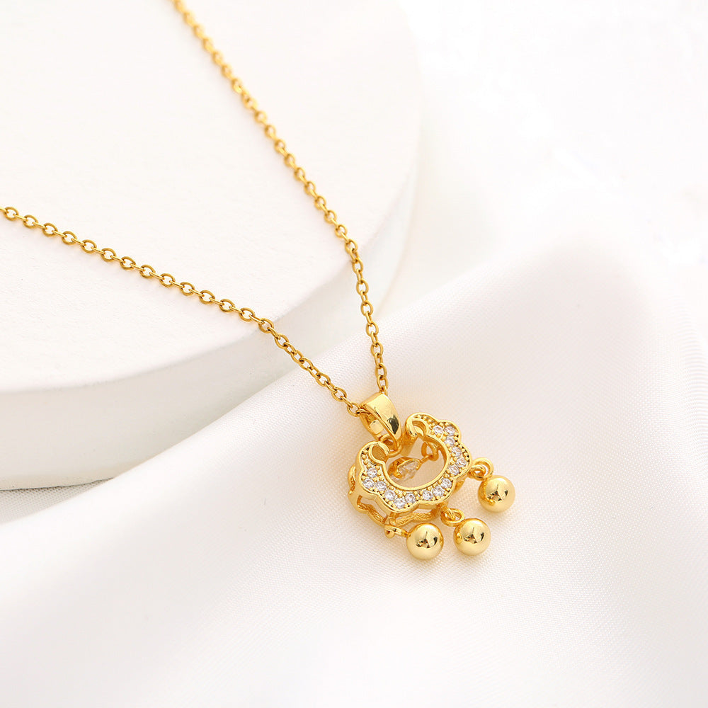 Collana con pendente floreale irregolare dal design originale in acciaio al titanio con finitura galvanica su catena a O, unisex