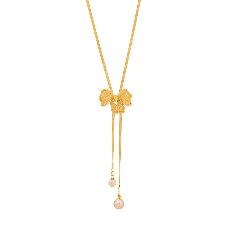 Collana pendente floreale alla moda in stile OL con fiocco a farfalla in acciaio inossidabile e dettaglio nappa su catena a serpente