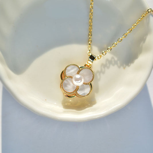 Elegante collana da donna girevole a conchiglia di sabbia a trifoglio in acciaio al titanio con catena a O in stile lusso minimalista