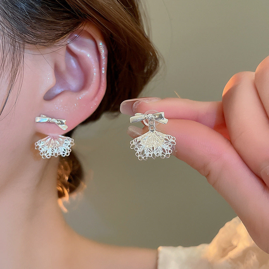 Pendientes de metal geométricos minimalistas con incrustaciones de diamantes de imitación y acabado cepillado para mujer