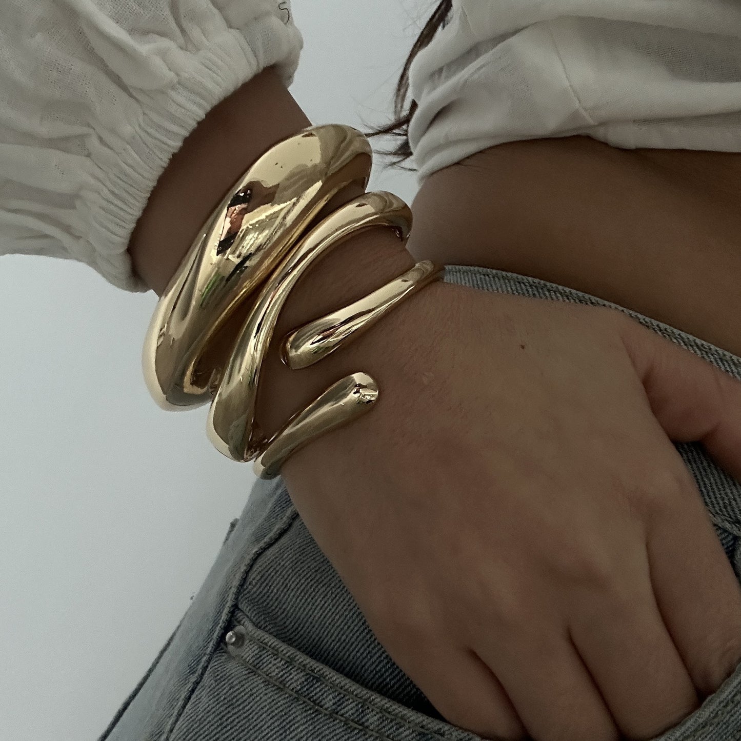 Bracciale da donna a polsino placcato in metallo a goccia geometrica di tendenza
