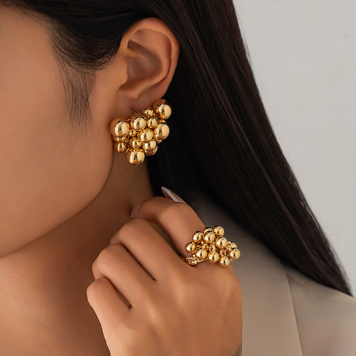 Pendientes de tuerca geométricos minimalistas de resina para mujer con postes de acero inoxidable y acabado chapado