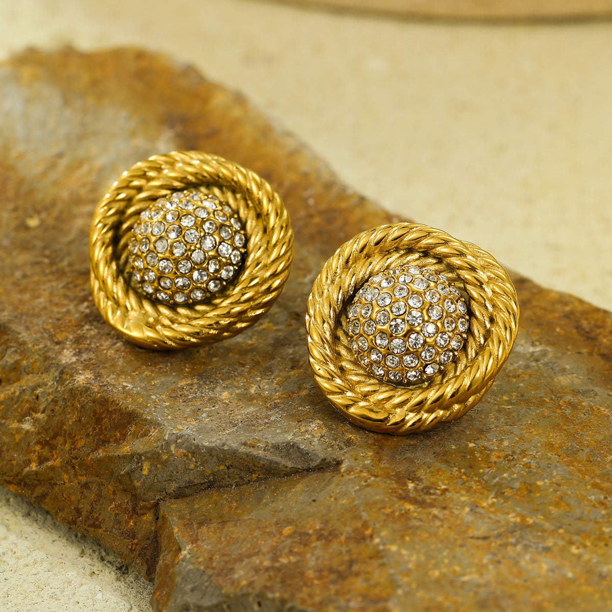 Pendientes de Aro de Acero Inoxidable Vintage con Incrustaciones de Circones para Mujer, Diseño Circular Pulido con Acabado Chapado Premium