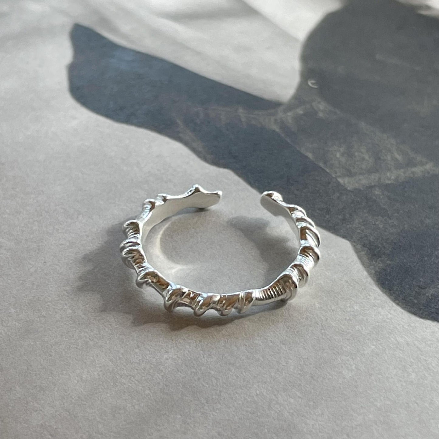 Anillo Abierto de Plata Esterlina 925 con Forma de Nota Geométrica Minimalista para Mujer