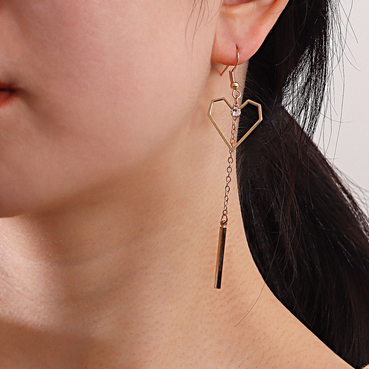 Minimalist Hollow Heart Shaped Alloy Earrings with Micro-Pavé Rhinestones and Fringe Detail for Women