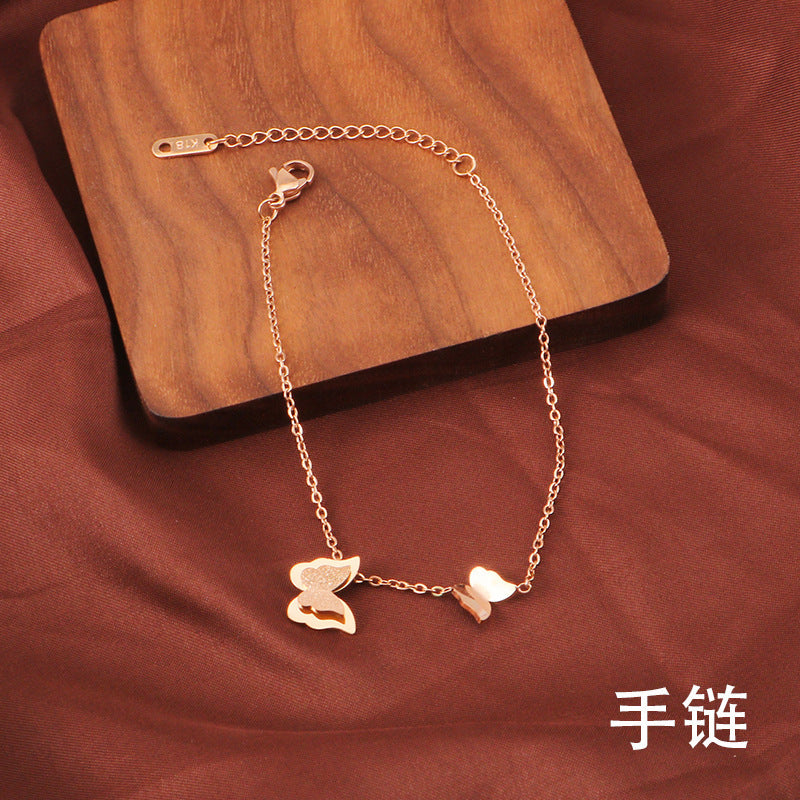 Bracciale da donna in acciaio al titanio a forma di farfalla con finitura opaca e placcatura, accessorio di moda fatto a mano