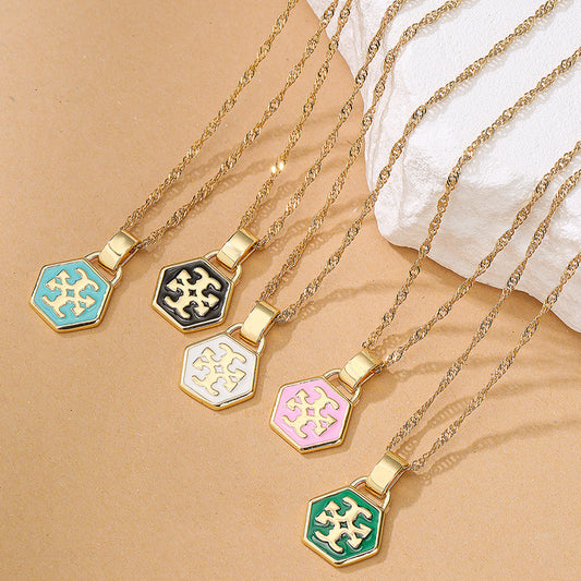 Collana con Ciondolo Esagonale Minimalista Smaltato da Donna con Base in Rame e Placcatura in Vero Oro