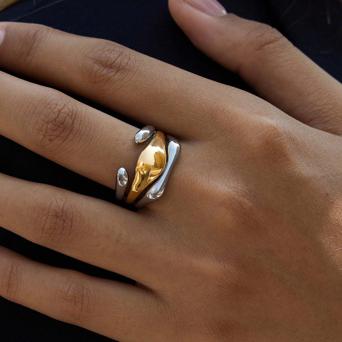 Anello da donna in acciaio inossidabile placcato oro 18 carati con geometria multicolore alla moda