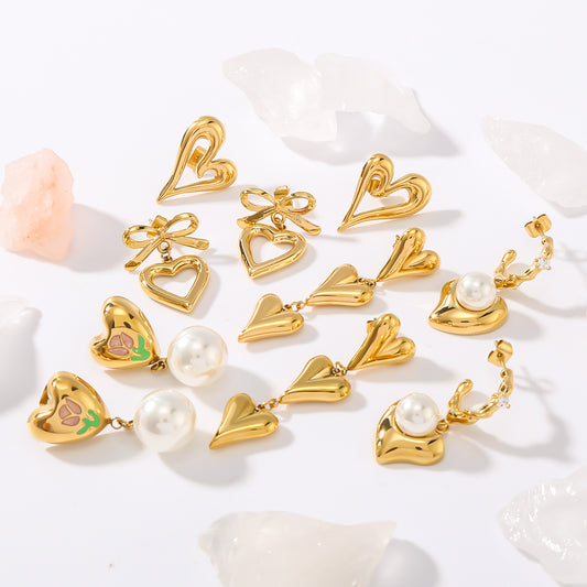 Pendientes minimalistas de titanio con forma de corazón, incrustaciones de perlas y esmalte para mujer