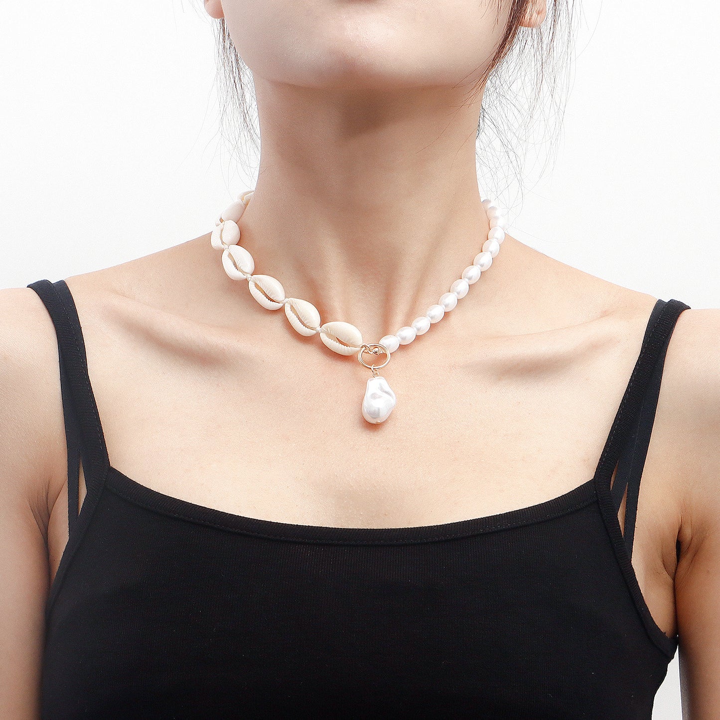 Handwoven Beach Casual Geometric Shell-Shaped Imitation Pearl Pendant Necklace for Women with Alloy Body and Plated Finish