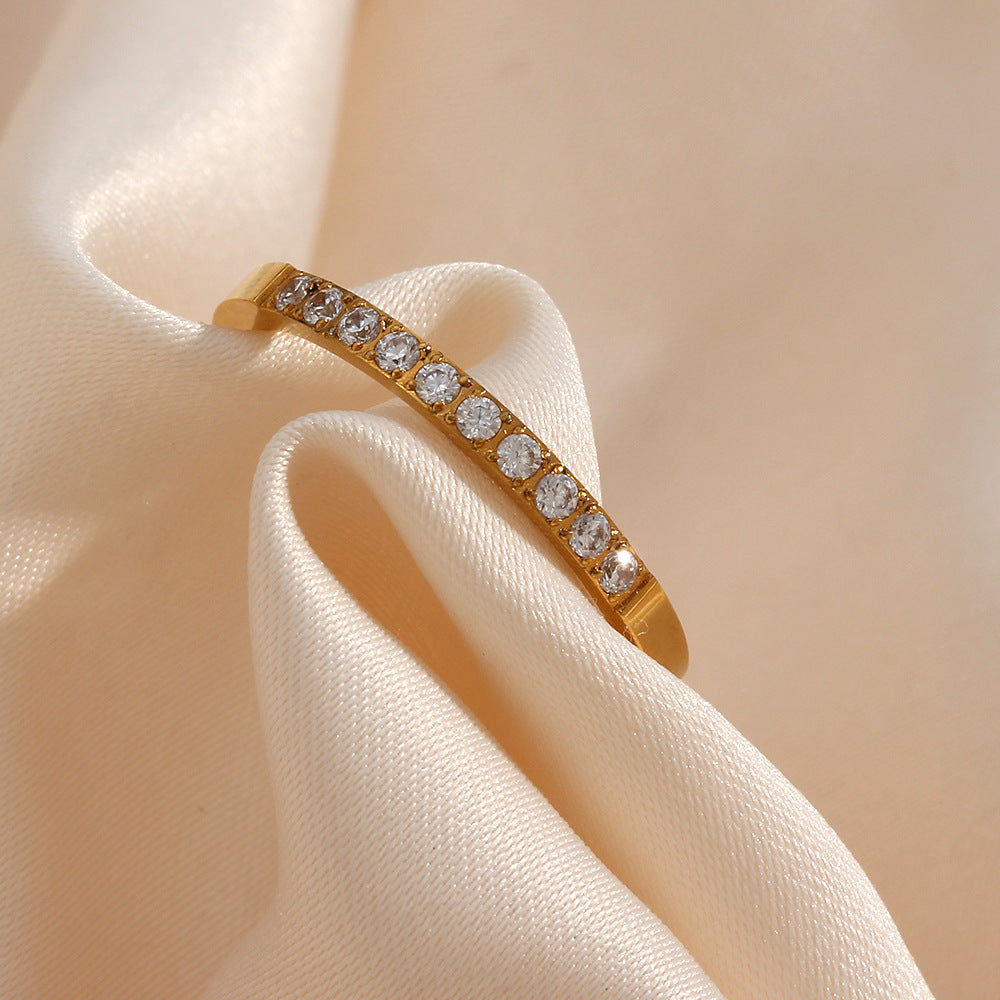 Anillo Fino de Mujer de Acero Inoxidable con Chapado de Oro de 18K y Circonita, Diseño Minimalista Geométrico y Moderno