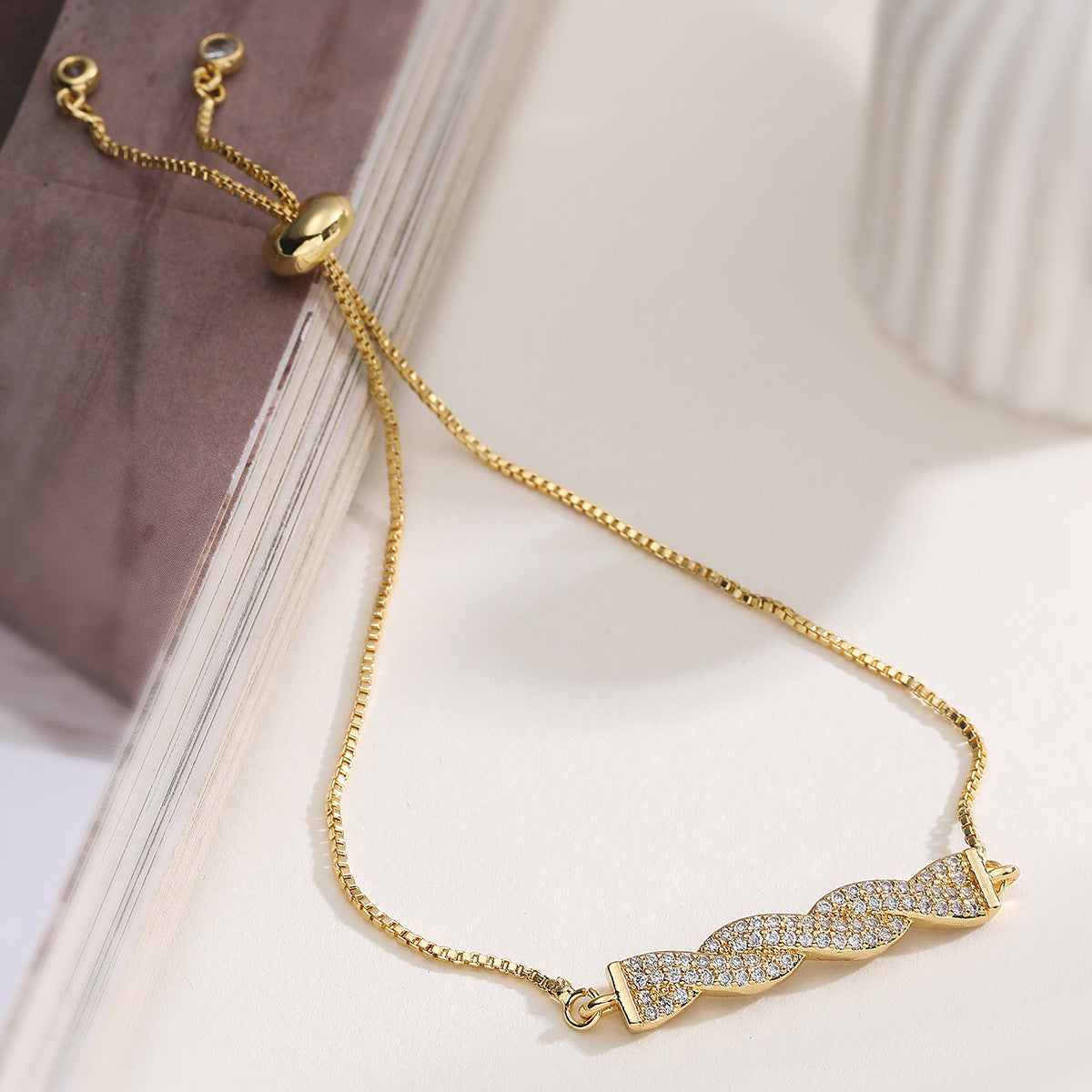 Elegant Geometric Brass 18K Gold Plated Cubic Zirconia Inlay Bracelet for Women