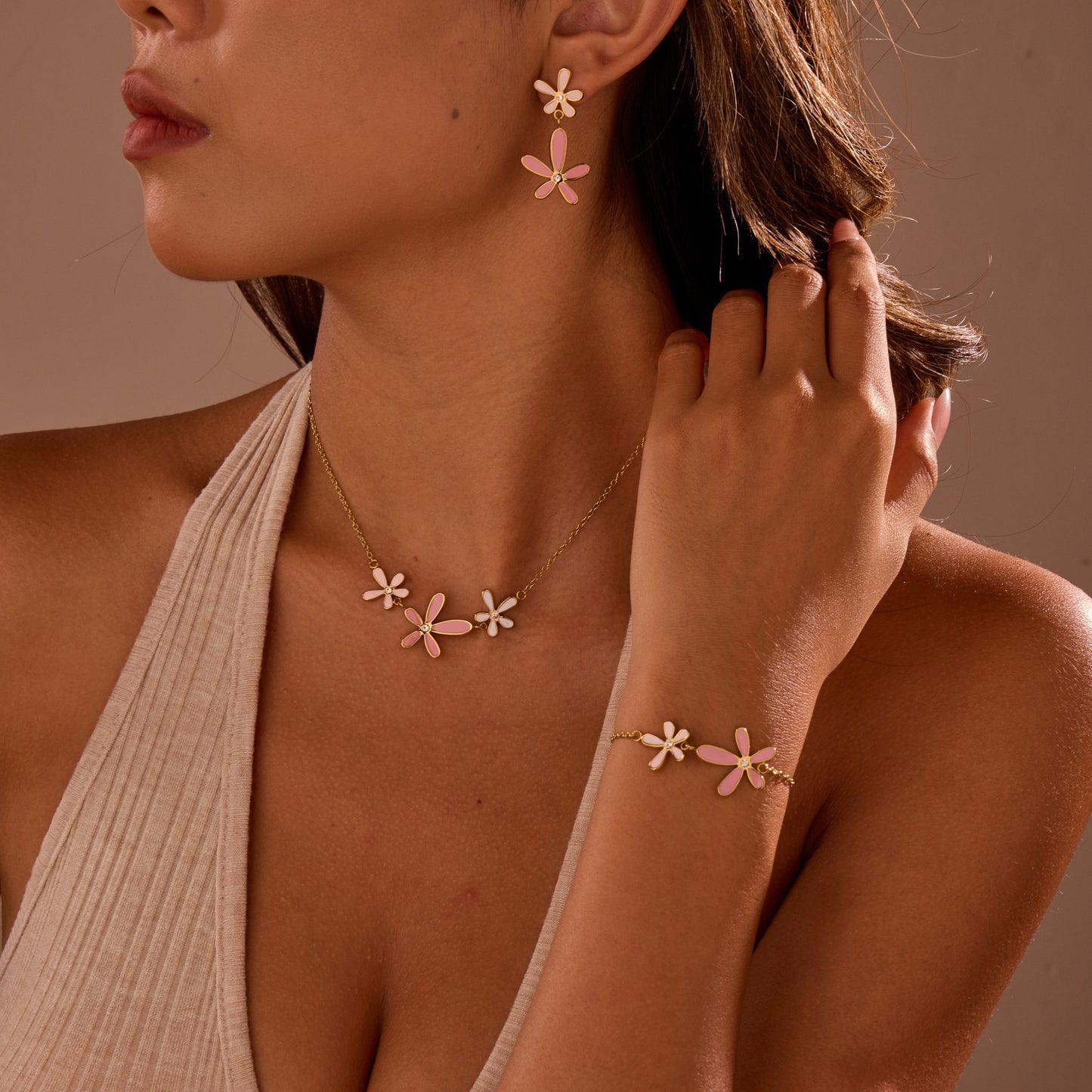 Conjunto de collar, pulsera y pendientes de acero inoxidable con flor de esmalte minimalista de moda para mujer