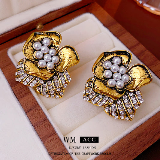 Vintage Floral Pearl Stud Earrings with Rhinestone Accents in Gold-Plated Steel for Women