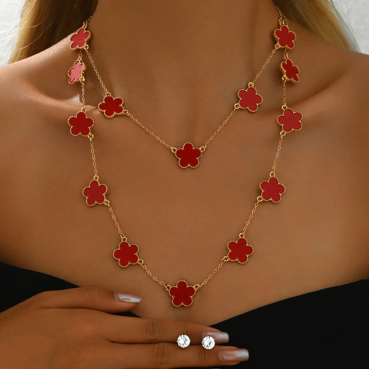 Conjunto de collar con colgante floral de flor de ciruelo geométrico con pendientes de aleación de zinc con incrustaciones chapadas en oro para mujer