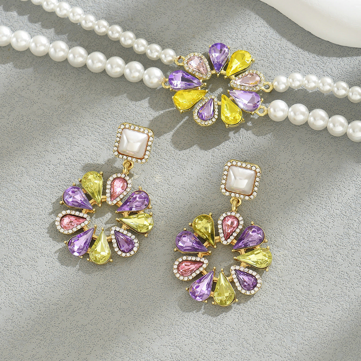 Parure di Collana con Pendente e Orecchini Floreali Minimalisti Vintage in Lega con Intarsio di Strass da Donna