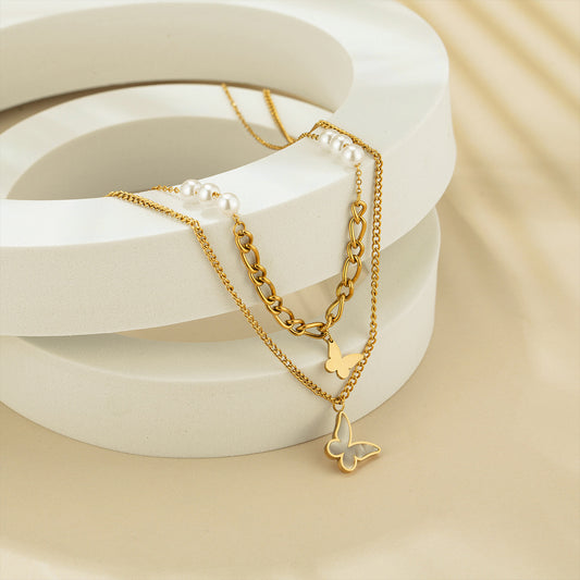 Collana con Ciondolo Farfalla e Cuore Design Originale da Donna in Acciaio al Titanio Placcato Delicata Catena Clavicola con Accenti di Perle