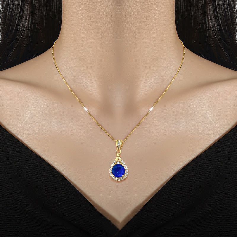 Lujoso collar dulce de gota geométrica con diamantes de imitación en acero de titanio con colgante de cobre