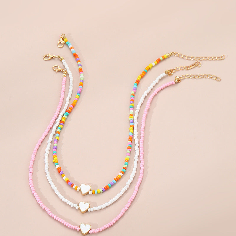 Collar artesanal bohemio con cuentas de cristal blancas en forma de corazón para niños
