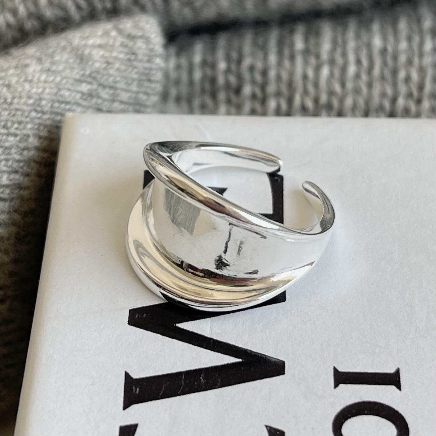 Anello da donna minimalista in argento sterling 925 lucido a forma geometrica rotonda