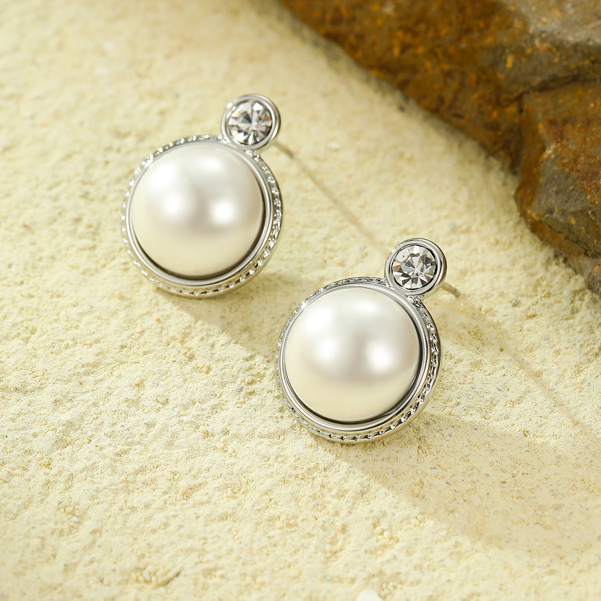 Pendientes de perla redondos geométricos estilo vintage en acero inoxidable con baño de oro para mujer
