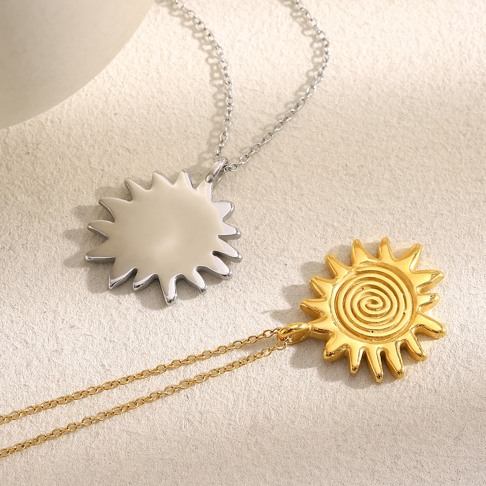 Collana con pendente minimalista a forma di sole in acciaio inossidabile placcato oro 18 carati da donna