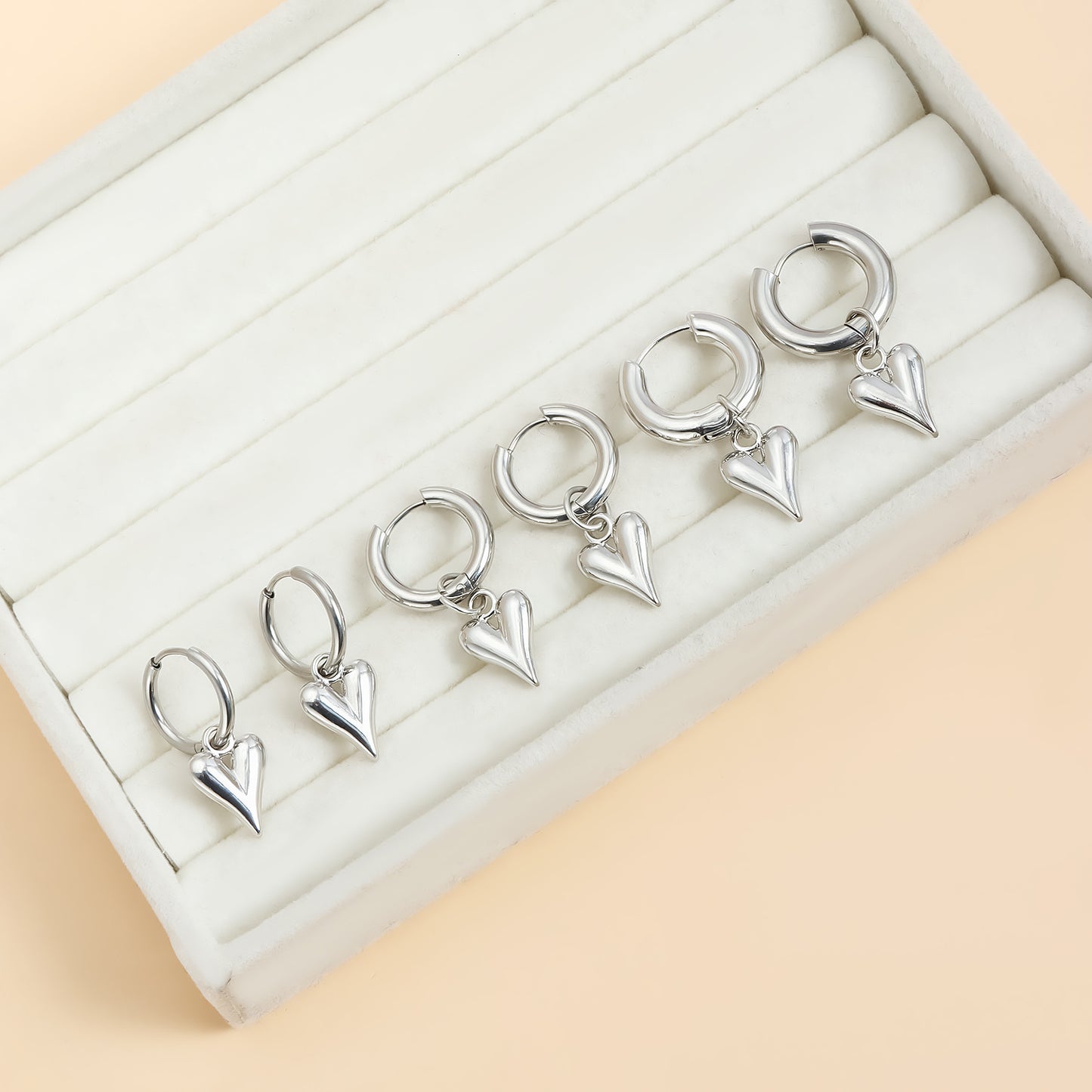 Pendientes vintage de aleación de zinc en forma de corazón geométrico con acabado chapado para mujer