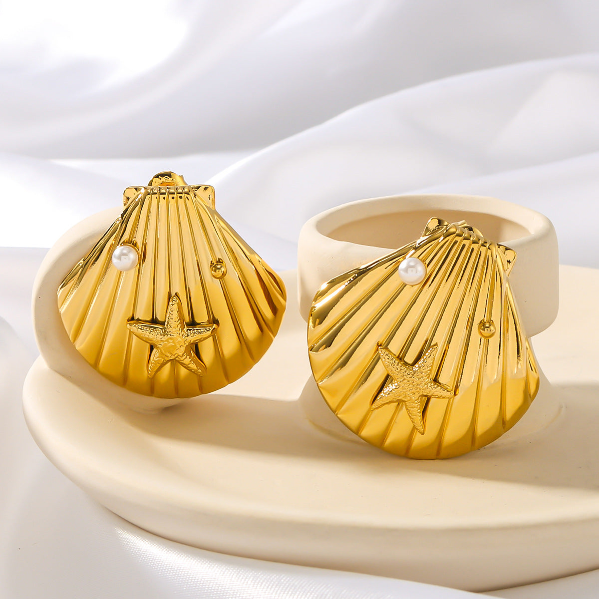 Orecchini estivi minimalisti a ventaglio in acciaio inossidabile con placcatura in oro 18 carati, intarsi in perle e conchiglie, design geometrico