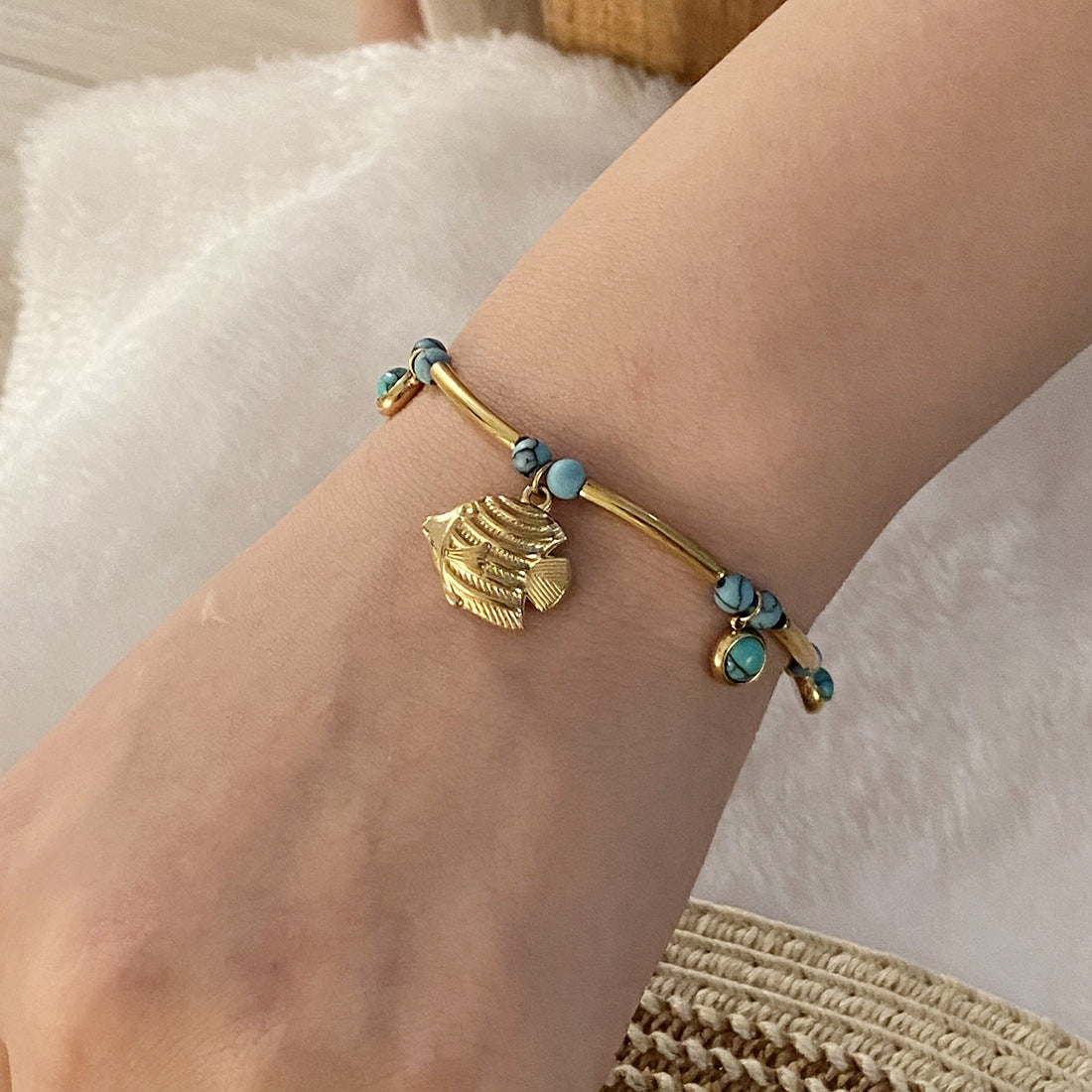 Bracciale alla moda con tartaruga e stella marina in acciaio inossidabile con dettagli turchesi da donna