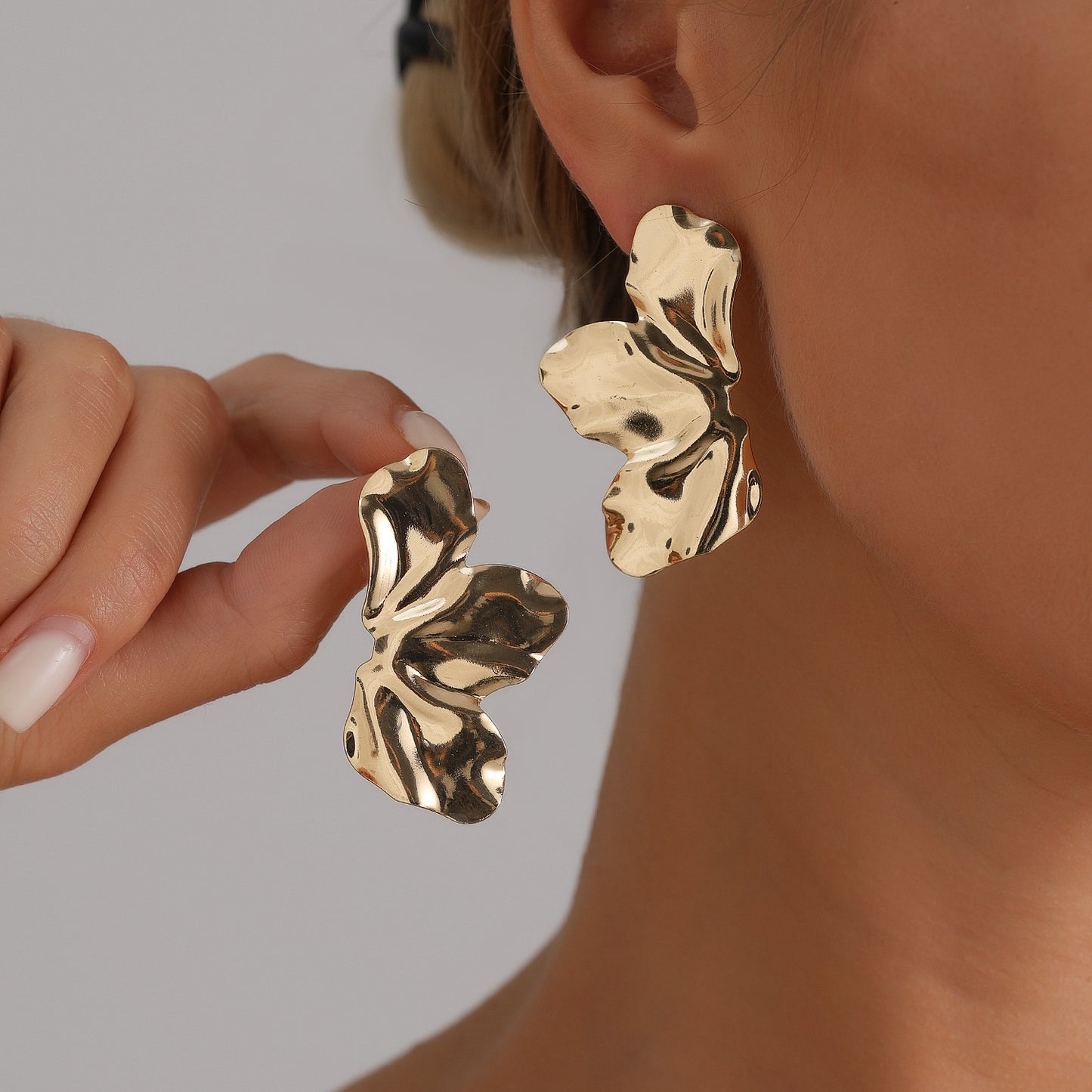Vintage Geometric Zinc Alloy Earrings with Polished Leaf Design for Women