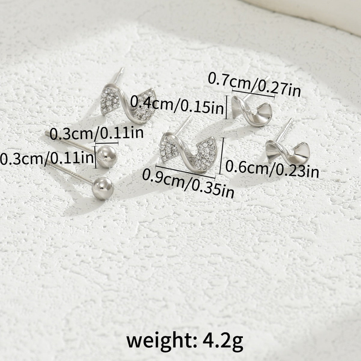Orecchini a perno geometrici minimalisti in rame con intarsio in zircone per donna
