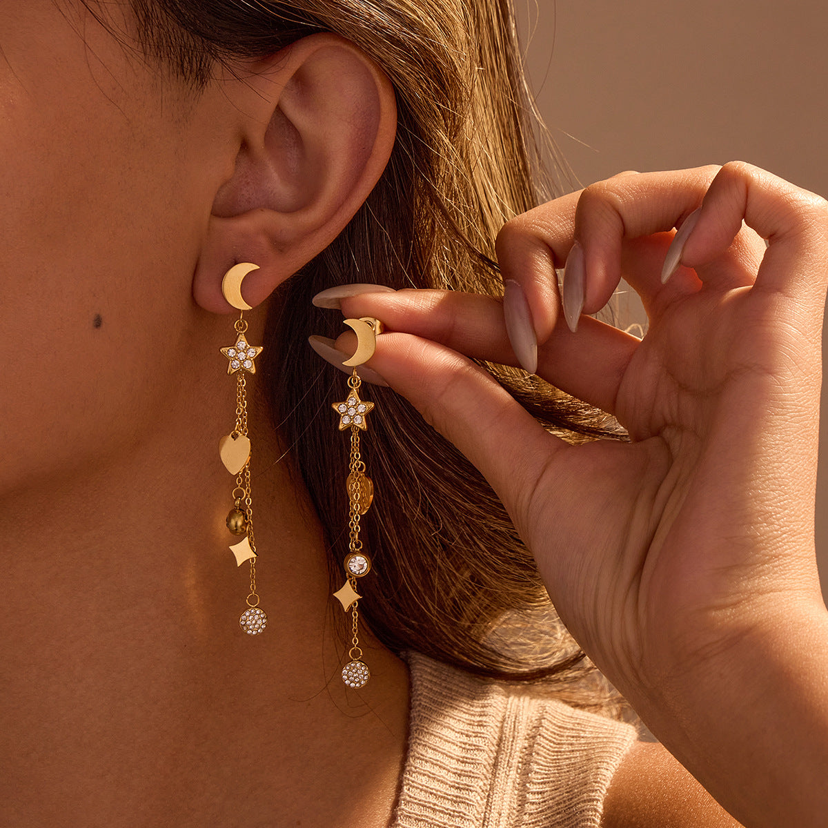 Pendientes geométricos de borla de estrella y luna de acero inoxidable chapados en oro de 18 quilates OL para mujer