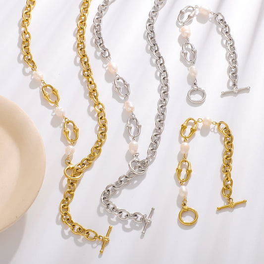 Conjunto de collar con colgante geométrico asimétrico y pulsera estilo Ins de acero inoxidable con detalles de perlas naturales y acabado chapado al vacío en oro de 18K