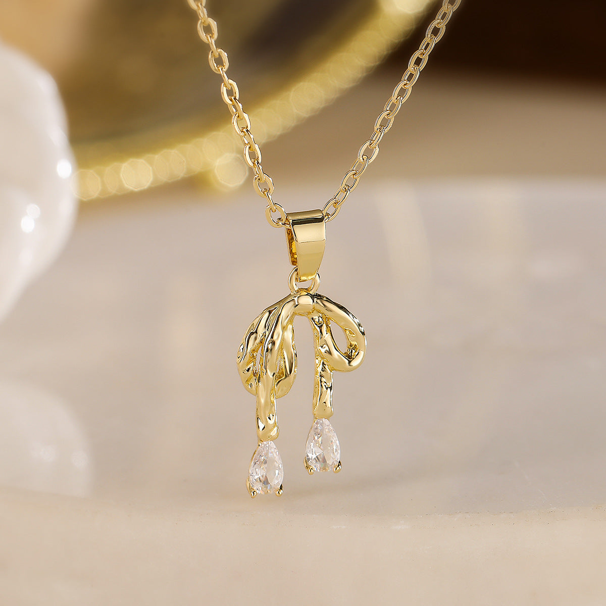 Collana pendente a fiocco minimalista in rame placcato oro 18 carati con zirconi, da donna