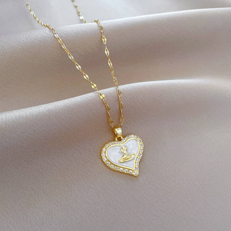 Collana con pendente a cuore e pianeta minimalista da donna e uomo con intarsio di zirconi su catena a serpente in acciaio al titanio