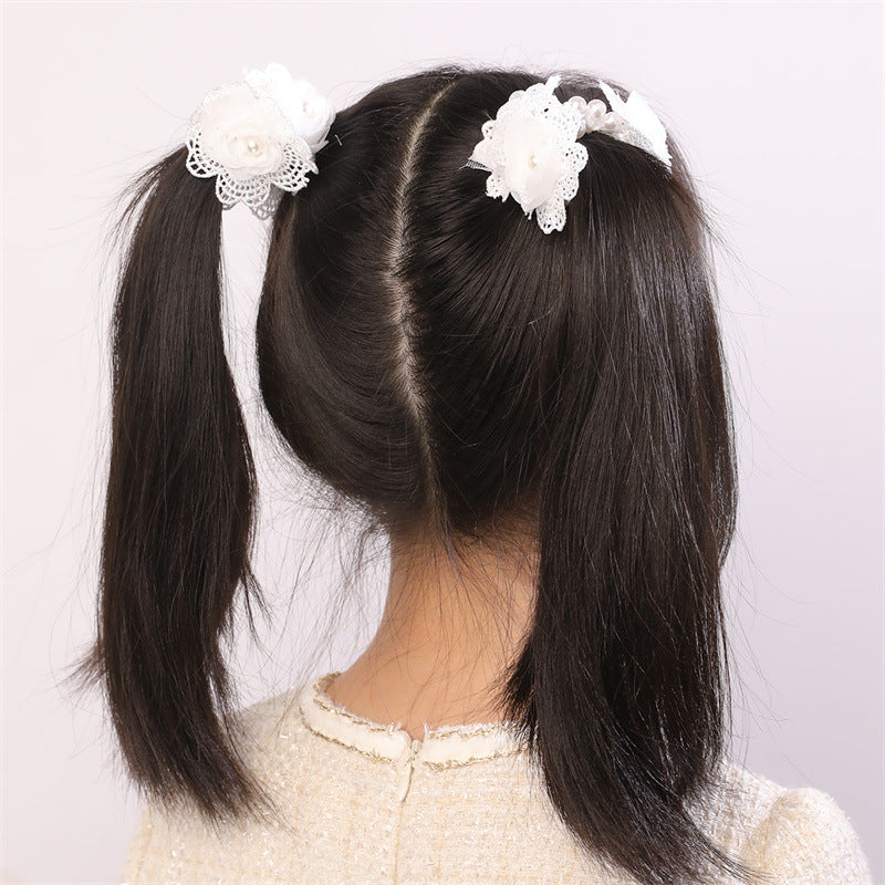 Elastico per Capelli a Fiocco "Sweet Style" in Tessuto con Ricamo Floreale Bianco 3D e Dettagli Perlati per Bambini