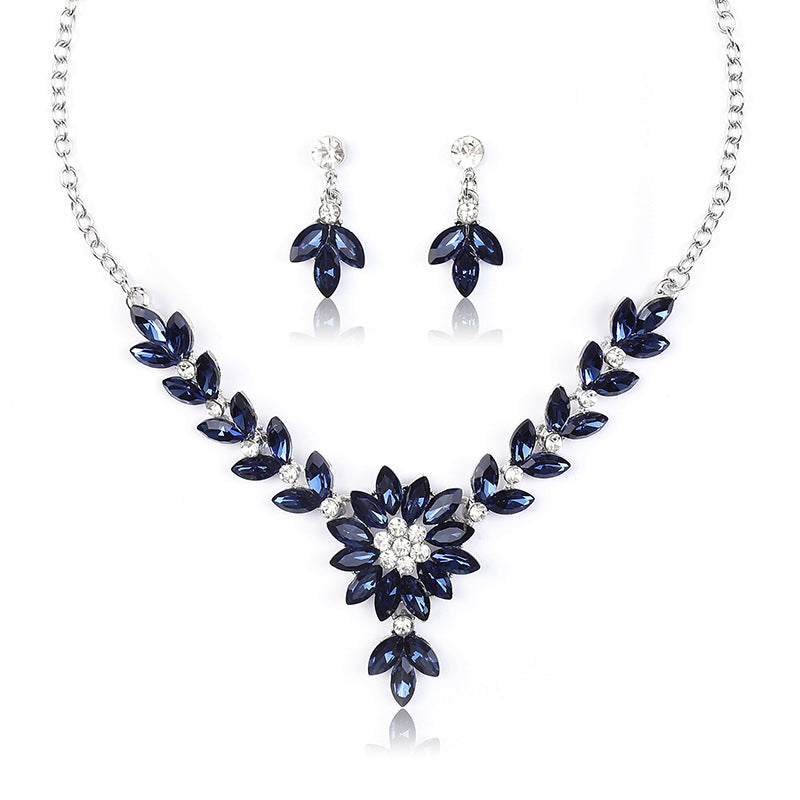 Charming Floral Pattern Vintage Style Alloy Necklace and Earrings Set with Rhinestone Pendant and Plated Finish for Women